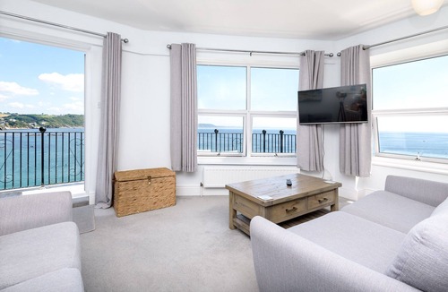 West Looe House | Beautifully appointed apartment with sea views and parking