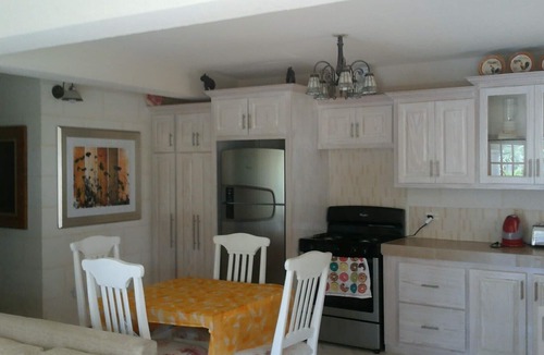 Holder's Hill Apartment | Beautifully appointed 2 bedroom apartment In Paynes Bay, St James