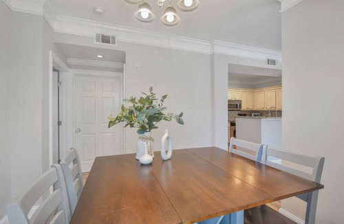 Saint Simons Heights Condo | Beautifully Decorated Condo, St. Simons Island, 8 minutes to Beach, Heated Pool