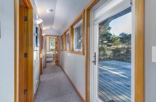 Shorepine Village House | Beautifully Decorated Home, Close to the Beach, with Deck, BBQ and Fireplace