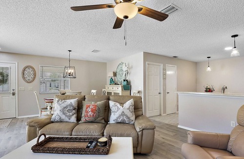 Liberty Park Villa | Beautifully Decorated and only 5 minutes from Lake Sumter Landing Square!