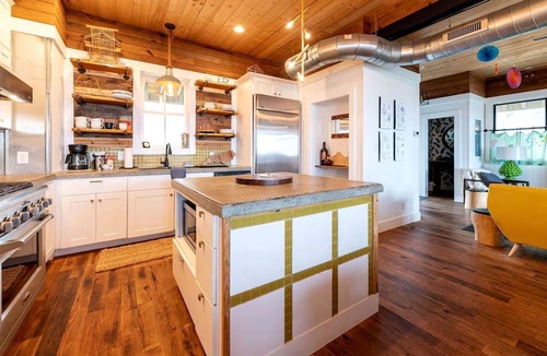 Kitty Hawk Cabin | Beautifully-Decorated Soundfront Rental with a Balcony in Kitty Hawk, North Carolina