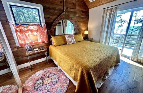 Kitty Hawk Cabin | Beautifully-Decorated Soundfront Rental with a Balcony in Kitty Hawk, North Carolina