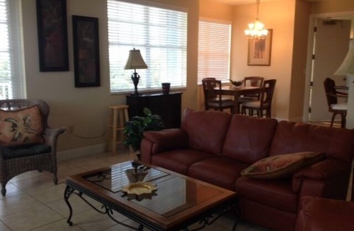 Stuart Apartment | Beautifully Decorated Condo, Close To Downtown Stuart