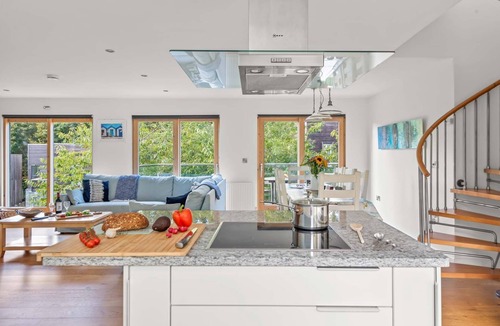 Talland House | Beautifully decorated "Sea Shack", with large sun roof terrace and large private hot tub.