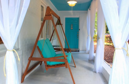Gainesville House | Beautifully Designed Oasis - Blocks to UF Stadium!
