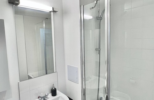 Barking Apartment | Beautifully furnished 2 bed apartment in East London