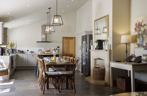 Cheltenham Cottage | Beautifully presented spacious holiday cottage - Gardeners Cottage
