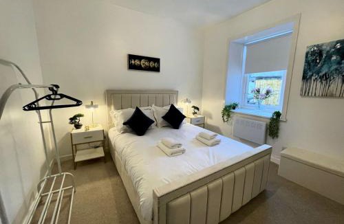 Dumfries House | Beautifully Presented Cosy Town Centre Cottage - Pass the Keys
