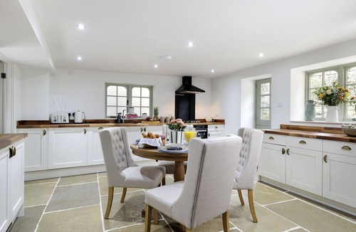 Blockley Cottage | Beautifully presented dog friendly holiday cottage with a roof terrace - Pilgrim Cottage
