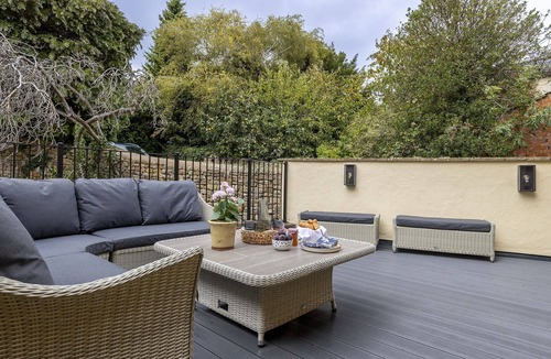 Blockley Cottage | Beautifully presented dog friendly holiday cottage with a roof terrace - Pilgrim Cottage