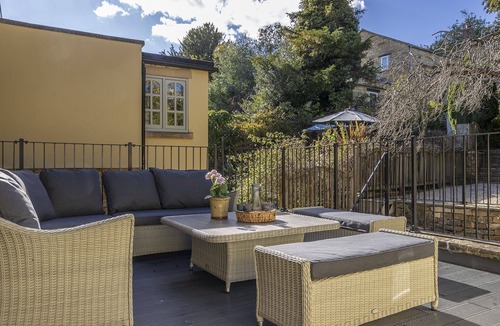 Blockley Cottage | Beautifully presented dog friendly holiday cottage with a roof terrace - Pilgrim Cottage