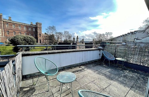 Clifton Cottage | Beautifully presented modern townhouse in the fantastic Clifton location.