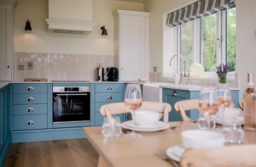 Quedgeley Cottage | Beautifully presented holiday home in the Cotswolds with amazing views - The Tractor Shed