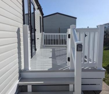 Holworth House | Beautifully presented, pet-friendly Caravan sited on the peaceful Durdle Door Holiday Park