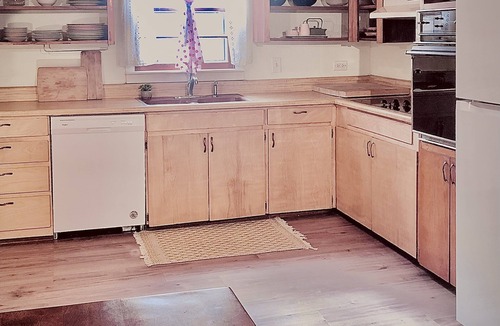 Mars Hill House | Beautifully quiet country feel. Close to Mars Hill University + Bailey Mountain