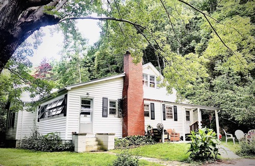 Mars Hill House | Beautifully quiet country feel. Close to Mars Hill University + Bailey Mountain