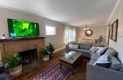 Niagara Falls House | Beautifully remodeled house 1.5 miles from falls