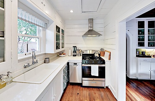 South River City Cottage | Beautifully Remodeled Travis Heights Bungalow w/ Fenced Yard, Walk to SoCo