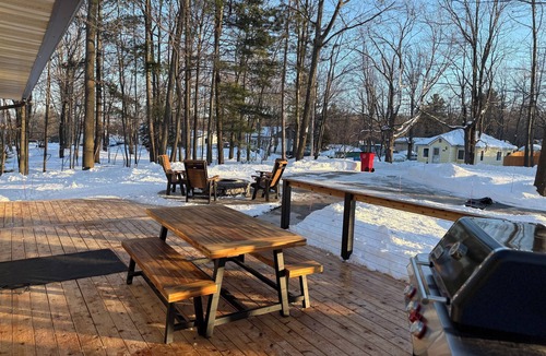 Trowbridge Park House | Beautifully remodeled 2-bedroom house in Marquette Bike, Hike, & Golf the U.P.