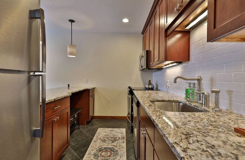 Killington Condo | Beautifully Renovated Trail Creek #50 3BR/2BA Loft Condo. Close to slopes. AC.