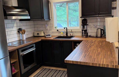 Utterson Cottage | Beautifully Renovated Muskoka Cottage with Hot Tub on Pristine Skeleton Lake