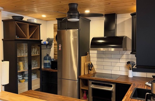 Utterson Cottage | Beautifully Renovated Muskoka Cottage with Hot Tub on Pristine Skeleton Lake