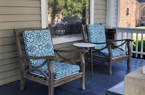 Downtown Apartment | Beautifully Renovated Downtown 1 Bed 1 Bath Apt, Pet Friendly