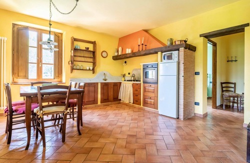 Camporgiano Cottage | Beautifully Restored Barn, fantastic views, peaceful, WIFI, close facilties