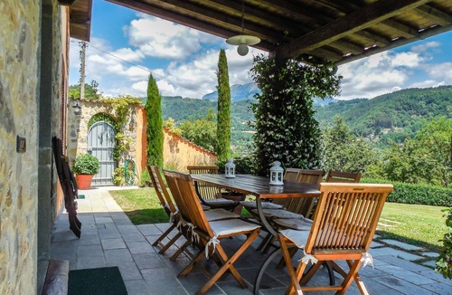 Camporgiano Cottage | Beautifully Restored Barn, fantastic views, peaceful, WIFI, close facilties