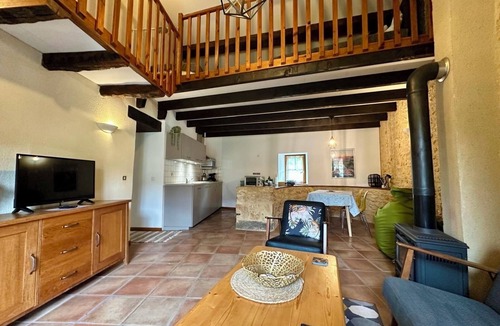 Biron Cottage | Beautifully restored farmhouse with pool and private garden in the the Dordogne