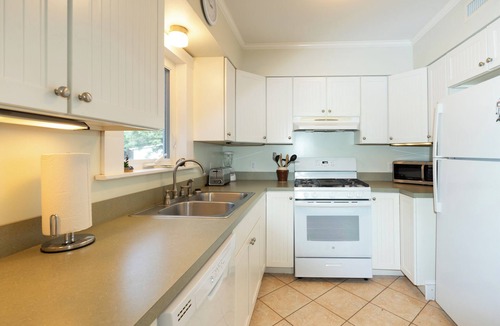 Ocracoke House | Beautifully Restored Island Home Nestled Among Live Oaks