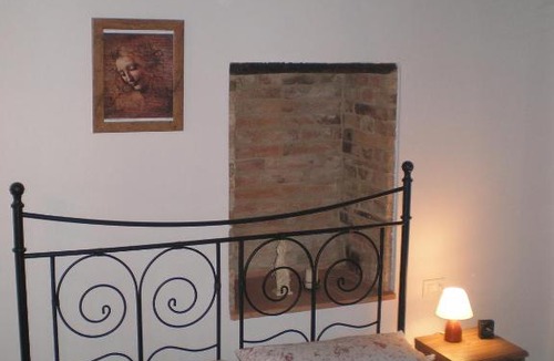 Monte Rinaldo House | Beautifully restored 3 storey townhouse in the historic centre of hilltop town
