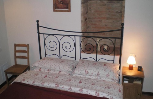 Monte Rinaldo House | Beautifully restored 3 storey townhouse in the historic centre of hilltop town
