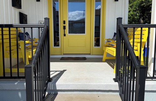 Ventnor City Condo | Beautifully Updated, 3BR 2BA Elegant Coastal Getaway, Walk to the beach! 🐚