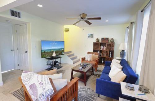 Captiva House | Beautifully Updated, 4 Bedroom Pool Home, 50 Yards to the Beach! Captiva Escapade