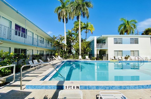 Old Naples Condo | Beautifully Updated Naples Condo, Walk to Beach & 3rd St