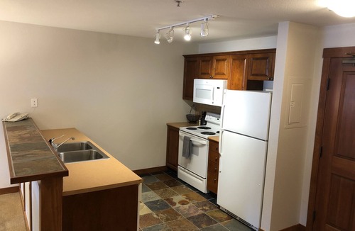 Salt Lake Mountain Resorts Condo | Beautifully Updated Ski-in/Ski-out Condo (Top Floor)