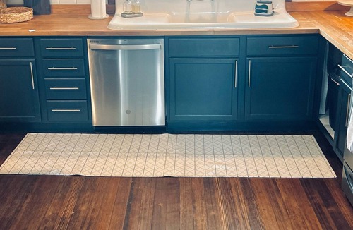 Forest City House | Beautifully updated cottage nestled in downtown Forest City!