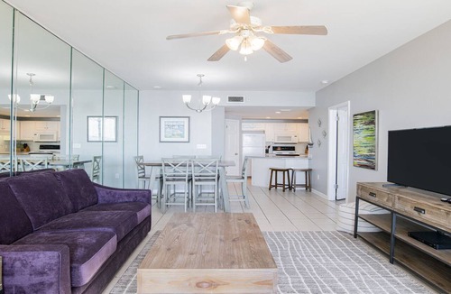 Orange Beach East Condo | Beautifully Updated 4th Floor Phoenix X Condo!