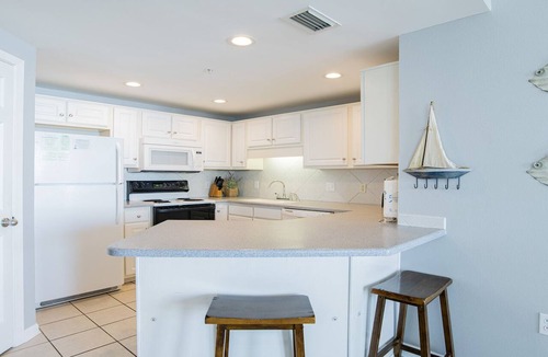 Orange Beach East Condo | Beautifully Updated 4th Floor Phoenix X Condo!