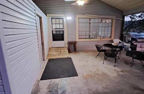 Florence House | Beaver Den Rustic lake house right on shoals Creek and Wilson lake