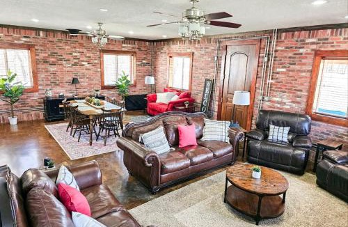 Lowell House | Beaver Lake Hideaway