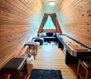 Lowell House | Beaver Lake Hideaway