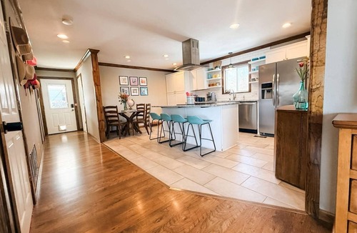 Beaver Shores House | Beaver Lake Views+Retreat+Hot Tub+Sauna+Games+FUN
