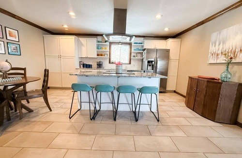 Beaver Shores House | Beaver Lake Views+Retreat+Hot Tub+Sauna+Games+FUN