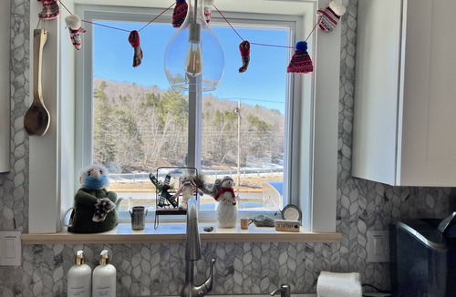 Whitingham House | Beaver's Bend Lakefront Retreat ~16 mi to Slopes & Pet Friendly!
