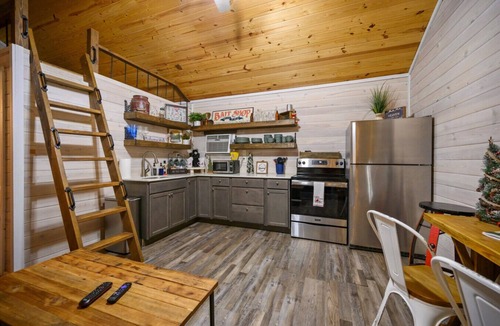 Broken Bow House | Beavers Box · Beavers Box: Hot Tub, Fire Pit & Cozy Charm