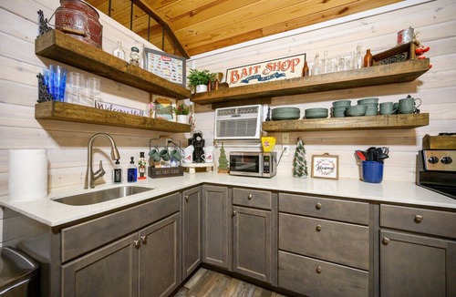 Broken Bow House | Beavers Box · Beavers Box: Hot Tub, Fire Pit & Cozy Charm