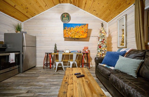 Broken Bow House | Beavers Box · Beavers Box: Hot Tub, Fire Pit & Cozy Charm